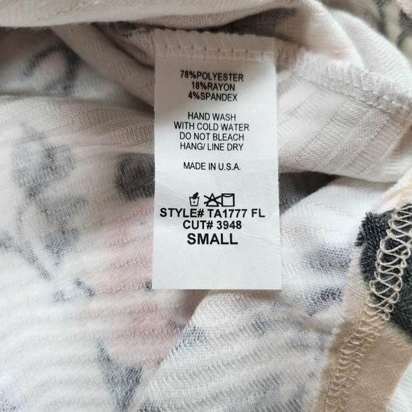 Floral Beige Button-Up Women's Top - Picture 7 of 11